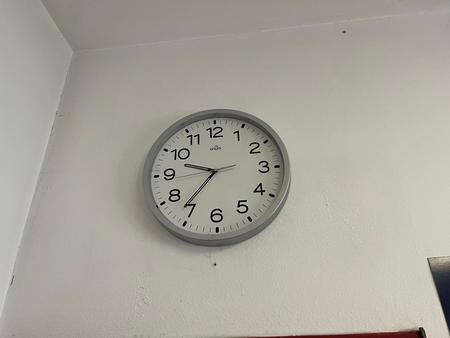 1 Wanduhr