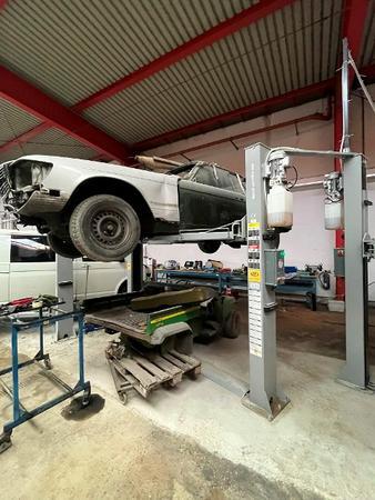 Marelli MM Superlift Hebeb�hne  4000 B, BJ. 2024 - 10, Kapazit�t bis4000 kg, 380 V, 50 Hz, 2,2 KW, 589 kg