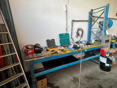 Werkbank mit Dreischichtplatte, Unterbau-Stecksystem, 220 x 100 cm, mit einer Schaltafel
