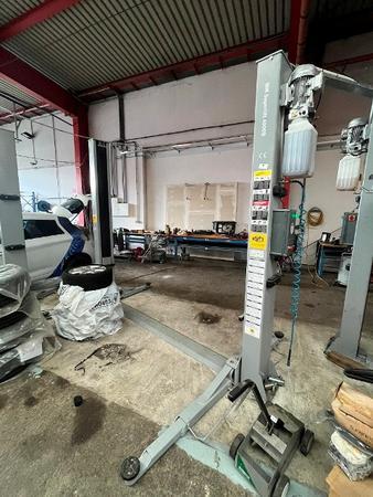 Marelli MM Superlift Hebeb�hne 4000 B, BJ. 2025 - 10, Kapazit�t bis4000 kg, 380 V, 50 Hz, 2,2 KW, 589 kg