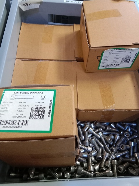 7 Pakete je 200 Stk. Schrauben M 6  x 20?d=2026-10-21 15:12:55