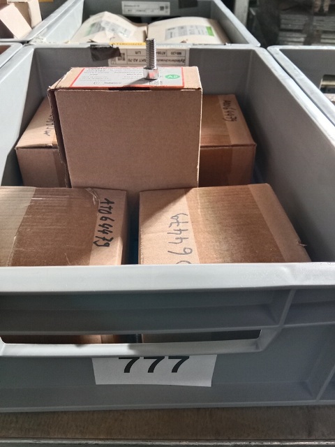ca. 1000 Stk Schrauben M8 x 20
