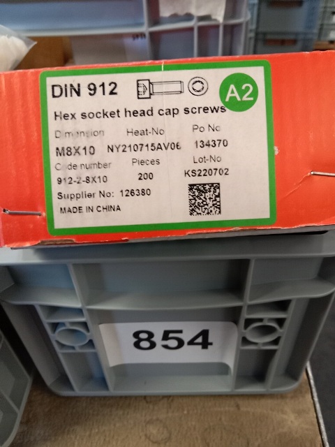ca. 400 Stk. Schrauben M8 x10?d=2026-10-21 16:07:21