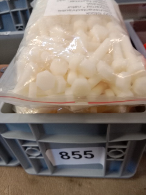 ca. 600 Stk. Polyamidschrauben?d=2026-10-21 16:07:31