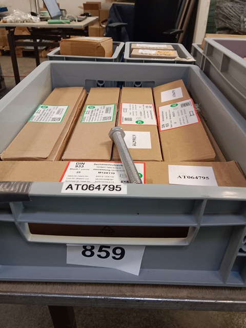 ca. 125 Stk. Schrauben M 12?d=2026-10-21 16:07:25