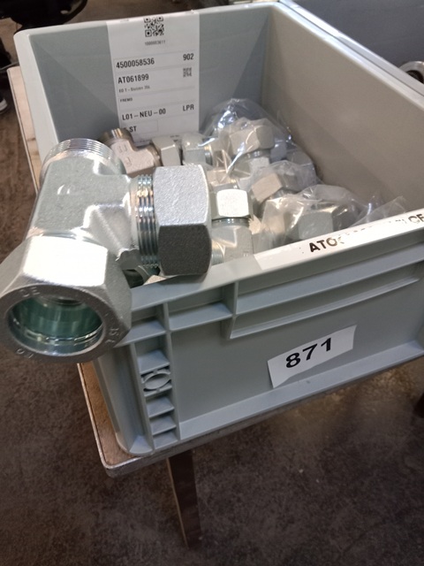 ca. 11 Stk. Verschraubungen?d=2026-10-21 15:12:47