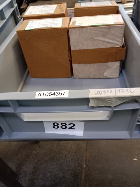 ca.  400 Stk. Schrauben M10 x 25