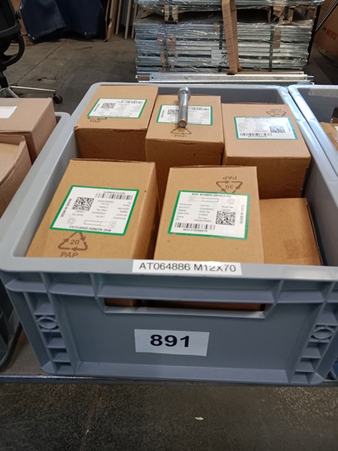 ca. 350 Stk. Schrauben M 12 x 70