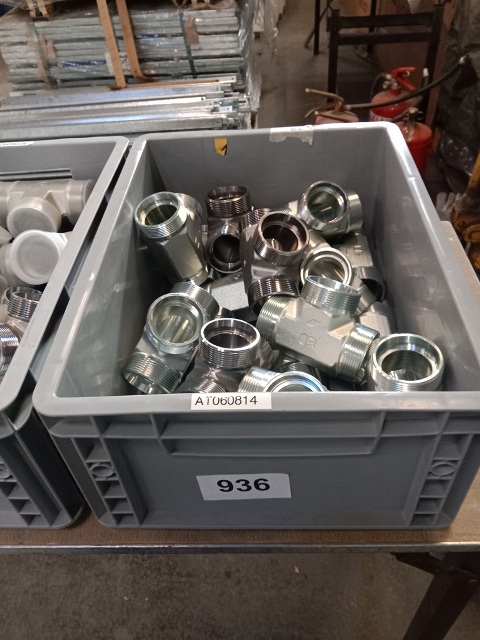 ca. 20 Verschraubungen