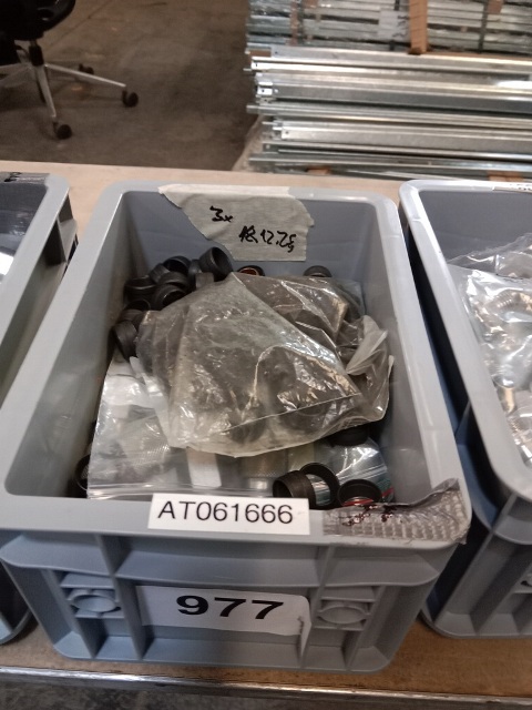 Box mit Kleinteilen