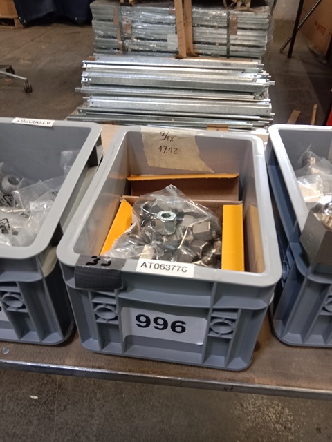 ca. 100 Stk. Metallverschraubungen?d=2026-10-21 16:07:16