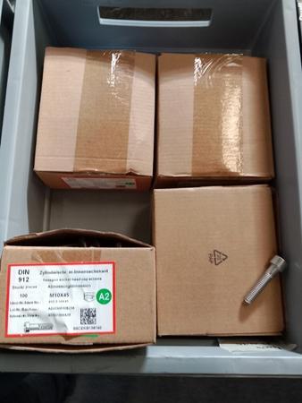 ca. 400 Stk. M10 x 45 Schrauben