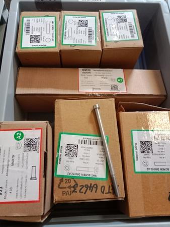 ca. 700 Stk. Schrauben verschiedene Dimensionen