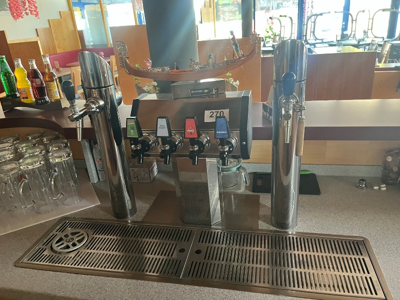 Schankanlage : 2 Bierzapfs&auml;ulen