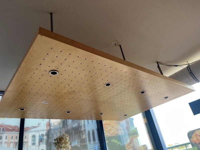 Abgeh&auml;ngtes Deckenpaneel mit Beleuchtung ca. 220/110 cm?d=2026-10-23 14:16:27
