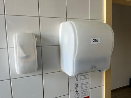 Papier- u. Seifenspender Papier- u. Seifenspender