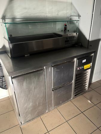 Edelstahl Kühlpult ca. 135/70 cm , 2 Kühlladen , Flügeltüre für GN Einschub Edelstahl Kühlpult ca. 135/70 cm , 2 Kühlladen , Flügeltüre für GN Einschub