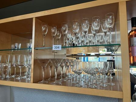 komplette Gläserbestand der Regalanlage komplette Gläserbestand der Regalanlage