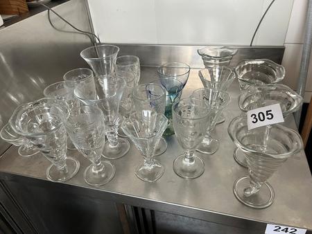 ca. 24 Stück diverse Eisbecher ca. 24 Stück diverse Eisbecher