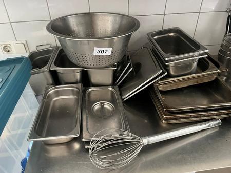 Großposten GN Edelstahlbehälter plus Siebschüssel Großposten GN Edelstahlbehälter plus Siebschüssel