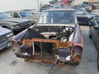 Mercedes 250 S, BJ 1966, Farbe rot, nicht fahrbereit, teilrestauriert, zerlegt Teilespender