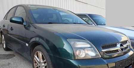 Opel Vectra C, Erstzulassung 5/2004, Farbe gr�n, KM-Stand: 191.629, Diesel, Schaltgetriebe, 88 KW, 120 PS, fahrbereit, Bastlerfahrzeug f�r den Export, ohne Pickerl