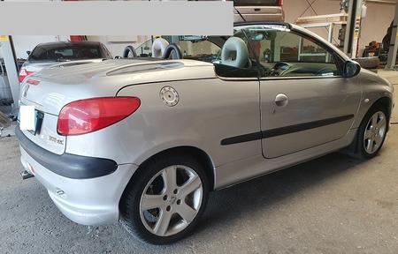 Peugeot 206 Cabrio, BJ 4/ 2003, Farbe silber, fahrbereit, ohne Pickerl, Service gemacht, KM-Stand 122.000, 80 KW, 109 PS, Schaltgetriebe