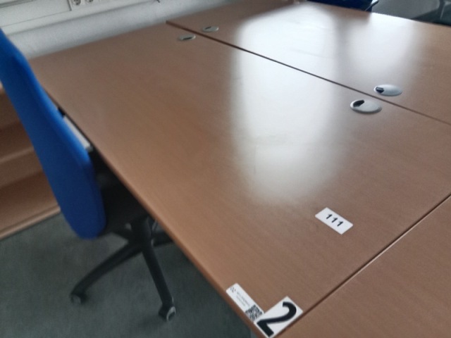 Hali Schreibtisch, ca. 180 x 80 cm?d=2026-10-29 17:43:21