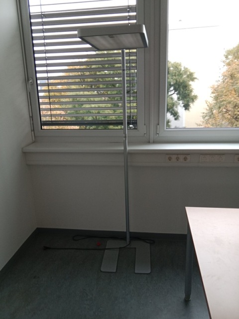 B&uuml;rostehleuchte Waldmann, H&ouml;he 190 cm