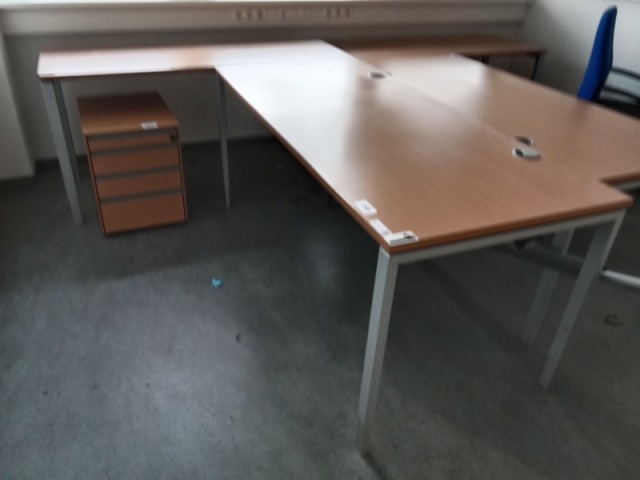 L-f&ouml;rmige Schreibtisch-Kombination 260 x 80-160 cm?d=2026-10-29 17:56:29