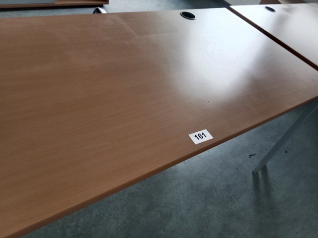 Hali Schreibtisch, ca. 180 x 80 cm?d=2026-10-29 18:09:35