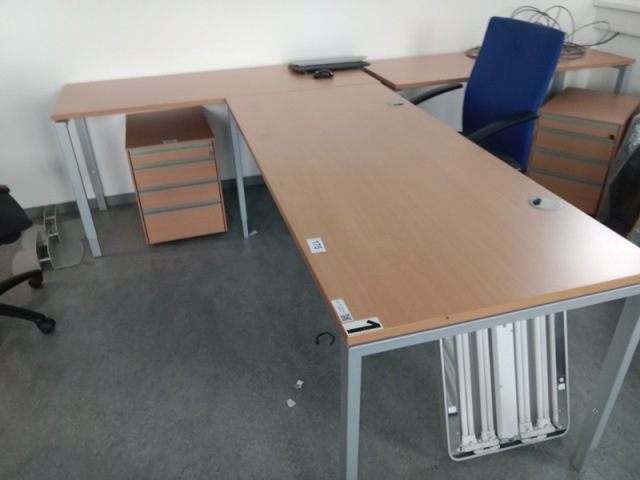 L-f&ouml;rmige Schreibtisch-Kombination 260 x 80-160 cm?d=2026-10-29 17:43:03