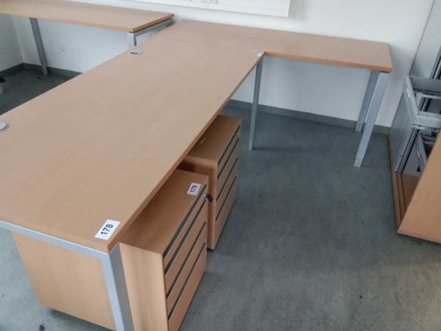 L-f&ouml;rmige Schreibtisch-Kombination 260 x 80-160 cm