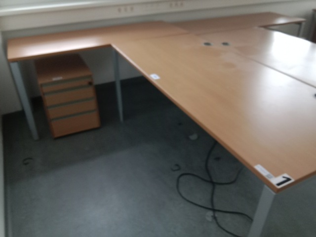 L-f&ouml;rmige Schreibtisch-Kombination 260 x 80-160 cm?d=2026-10-29 17:43:05