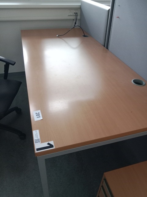 Hali Schreibtisch, ca. 180 x 80 cm?d=2026-10-29 17:43:11