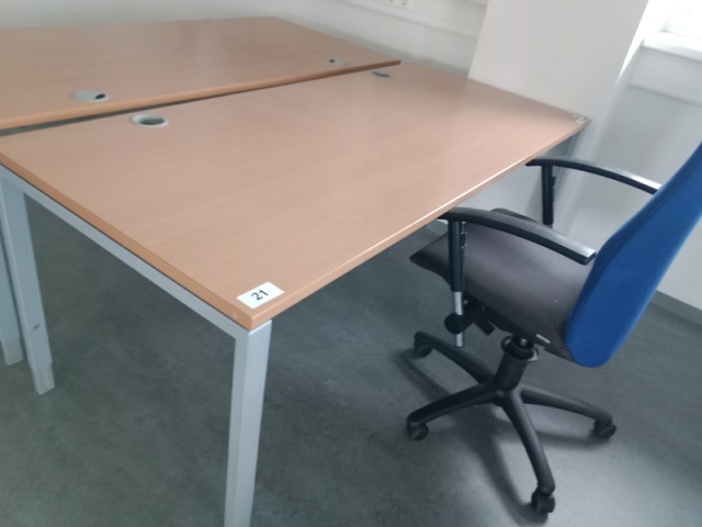 Hali Schreibtisch, ca. 180 x 80 cm?d=2026-10-29 17:30:20