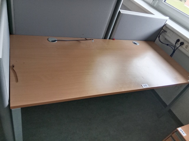 Hali Schreibtisch, ca. 180 x 80 cm?d=2026-10-29 17:43:19