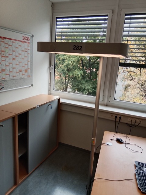 B&uuml;rostehleuchte Waldmann, H&ouml;he 190 cm