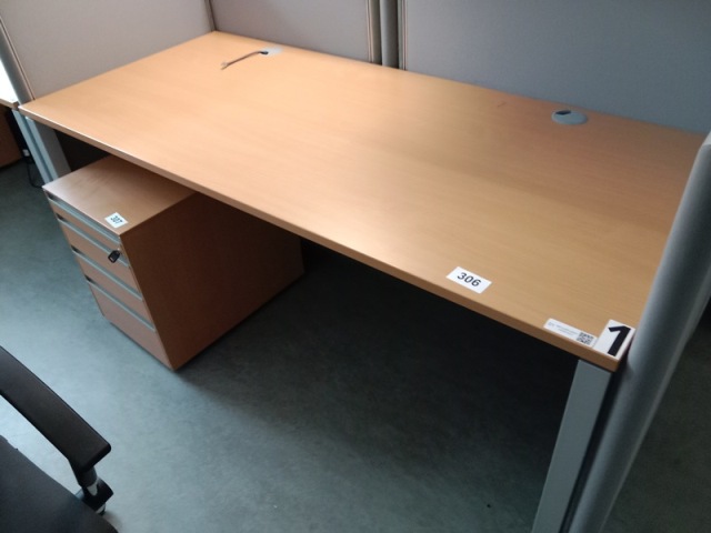 Hali Schreibtisch, ca. 180 x 80 cm?d=2026-10-29 17:43:00