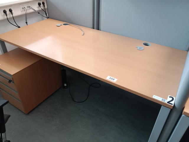 Hali Schreibtisch, ca. 180 x 80 cm?d=2026-10-29 17:43:00