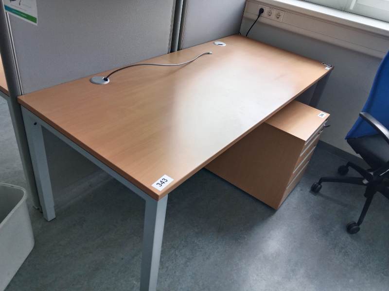 Hali Schreibtisch, ca. 180 x 80 cm?d=2026-10-29 17:43:24