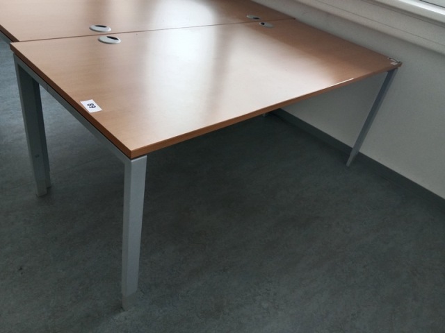 Hali Schreibtisch, ca. 180 x 80 cm?d=2026-10-29 17:30:05