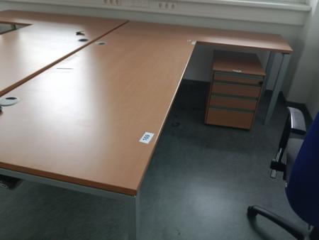 L-förmige Schreibtisch-Kombination 260 x 80-160 cm L-förmige Schreibtisch-Kombination 260 x 80-160 cm