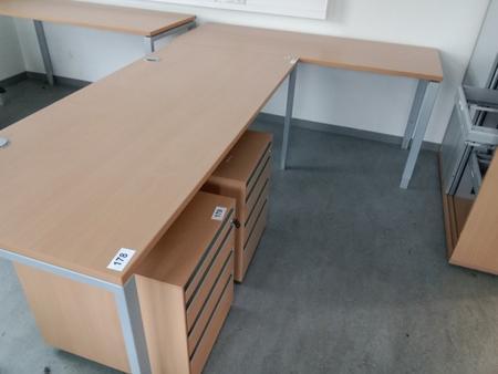 L-förmige Schreibtisch-Kombination 260 x 80-160 cm L-förmige Schreibtisch-Kombination 260 x 80-160 cm