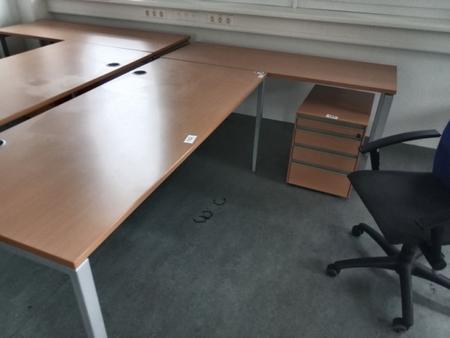 L-förmige Schreibtisch-Kombination 260 x 80-160 cm L-förmige Schreibtisch-Kombination 260 x 80-160 cm
