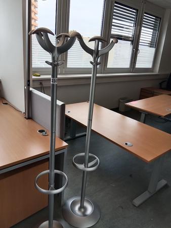 2 Stk. Kleiderständer 2 Stk. Kleiderständer