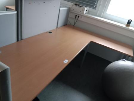 L-förmige Schreibtisch-Kombination 260 x 80-160 cm L-förmige Schreibtisch-Kombination 260 x 80-160 cm