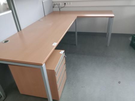 L-förmige Schreibtisch-Kombination 260 x 80-160 cm L-förmige Schreibtisch-Kombination 260 x 80-160 cm