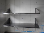 2 Stk. Edelstahl-Hängeregale ca. 100 x 40 x 21 cm 2 Stk. Edelstahl-Hängeregale ca. 100 x 40 x 21 cm